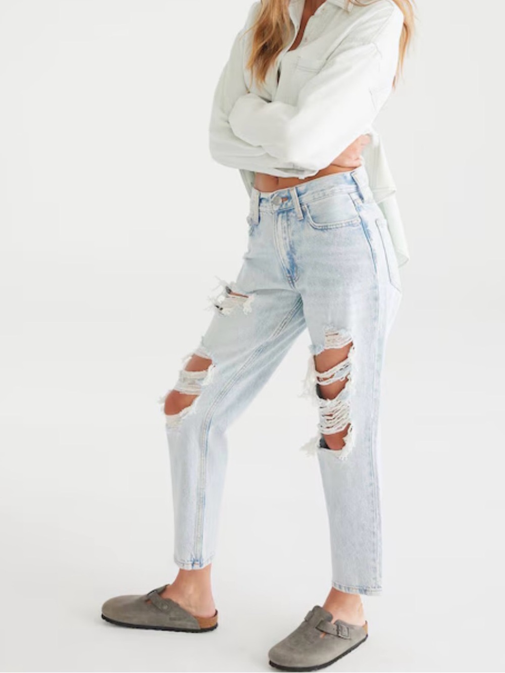 Women’s Aeropostale Light Wash Distressed High Waist Mom Jeans